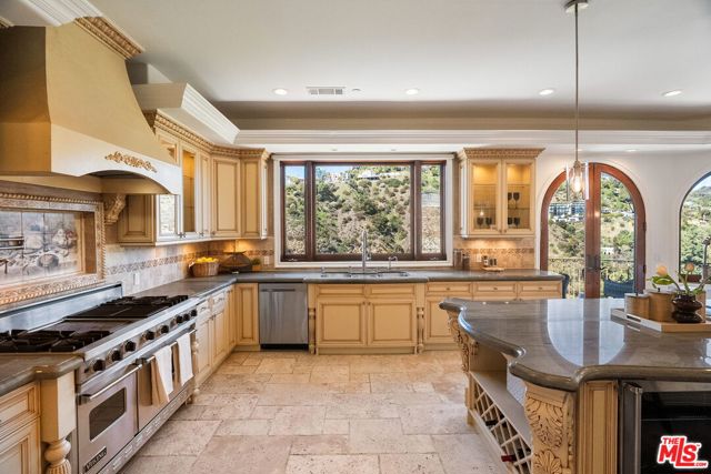 8027 Floral Avenue, Los Angeles CA: https://media.crmls.org/mediaz/b6dbfcfc-8043-4787-ae70-b2f1944ee0ea.jpg