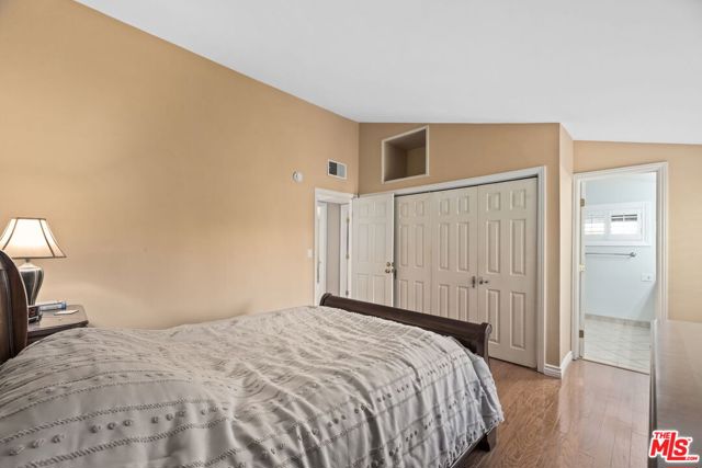 20315 Clark Street, Woodland Hills CA: https://media.crmls.org/mediaz/b6dc3813-3b18-4ce2-8525-e745640a6642.jpg