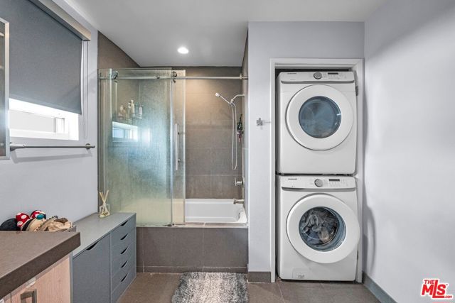 1234 Wilshire Boulevard, Los Angeles CA: https://media.crmls.org/mediaz/b6dc6f78-54c7-4308-acbd-cf7ac6b34705.jpg