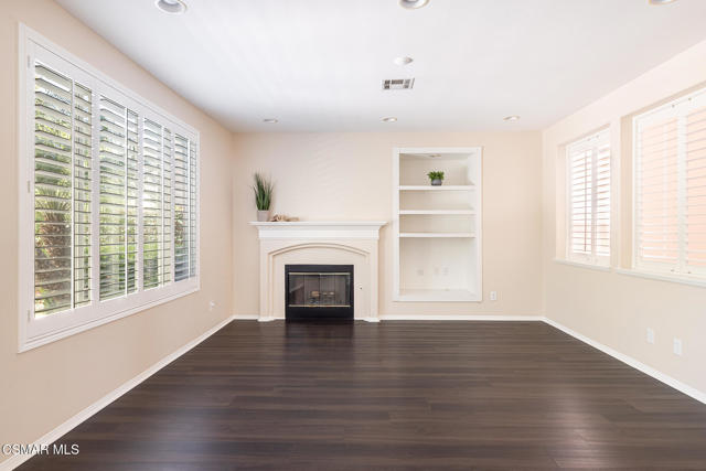 2874 Venezia Lane, Thousand Oaks CA: https://media.crmls.org/mediaz/b6dc76e7-e6fe-4d1d-ae65-35720c30dd83.jpg
