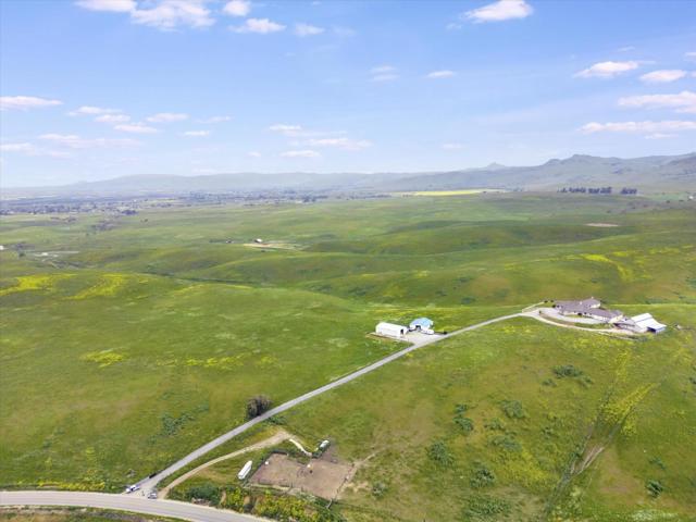 2000 John Smith, Hollister CA: https://media.crmls.org/mediaz/b6dcdd93-0149-4939-b3a1-43f9c23df63b.jpg
