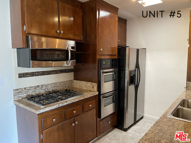 938 20th Street, Santa Monica CA: https://media.crmls.org/mediaz/b6dd2dc3-1679-4772-b950-7f7d286e4674.jpg
