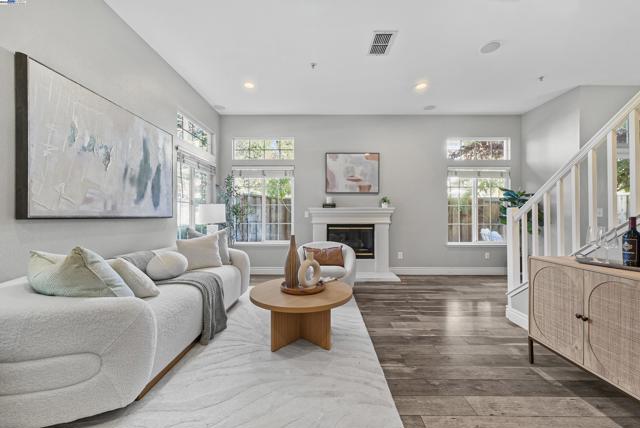 4165 Cortina Ct, Pleasanton CA: https://media.crmls.org/mediaz/b6dd3f68-f38b-4073-a579-34d84ce5b59f.jpg