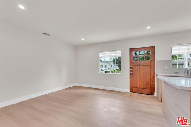 6915 Encino Avenue, Van Nuys CA: https://media.crmls.org/mediaz/b6de2406-753c-48d9-ad44-478b5cde0d49.jpg