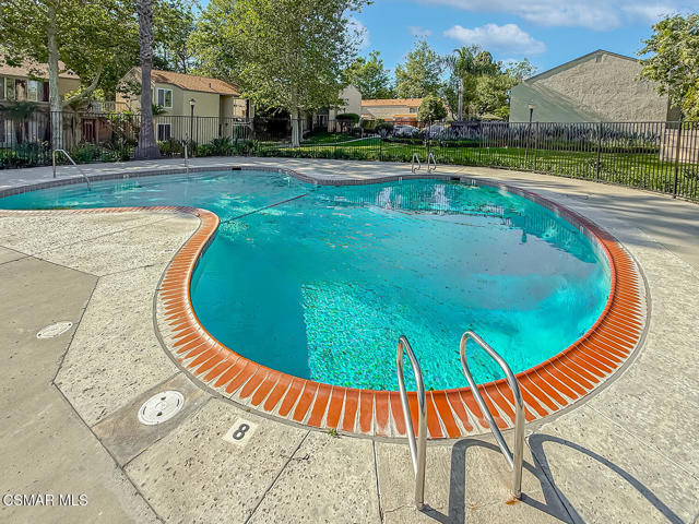 1683 Addax Circle, Ventura CA: https://media.crmls.org/mediaz/b6de4441-f14d-4045-89f2-fb887b0479a1.jpg