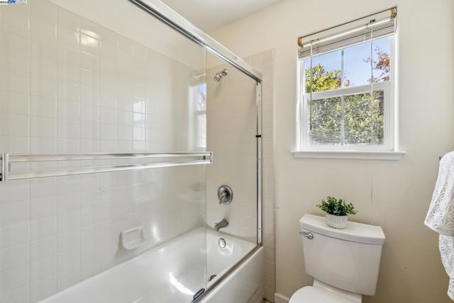 4110 Mystic View Ct, Hayward CA: https://media.crmls.org/mediaz/b6df0326-8912-4955-95c7-6d2c064e2e68.jpg