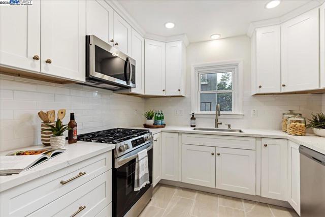 955 Virginia St, Berkeley CA: https://media.crmls.org/mediaz/b6df3f37-9c28-4cc1-95a0-039536d61536.jpg