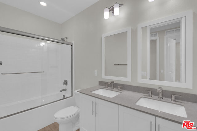 23755 Orange Blossom Drive, Newhall CA: https://media.crmls.org/mediaz/b6df4a18-e0e1-4685-86bd-3b0548c2d1d5.jpg