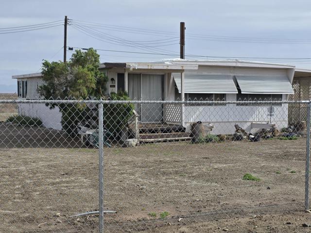 9588 Avenue H, Bombay Beach CA: https://media.crmls.org/mediaz/b6df8783-e42d-425d-b231-fc7ee9131610.jpg