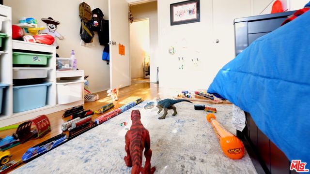 1105 W Clark Avenue, Burbank CA: https://media.crmls.org/mediaz/b6e09675-28b7-43ee-ae07-9908610f7ec2.jpg