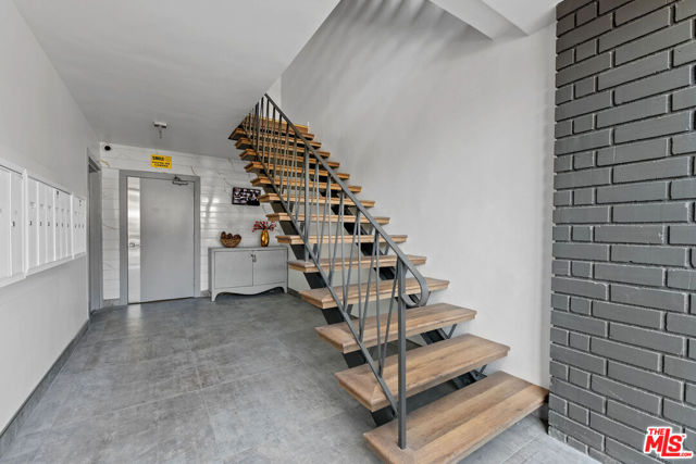 2447 N Beachwood Drive, Los Angeles CA: https://media.crmls.org/mediaz/b6e0b5ec-f5cd-4f68-9139-ff8bc786fc86.jpg