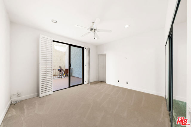 4454 Ventura Canyon Avenue, Sherman Oaks CA: https://media.crmls.org/mediaz/b6e0d7b9-941b-4f98-9b1c-573ff50393f3.jpg