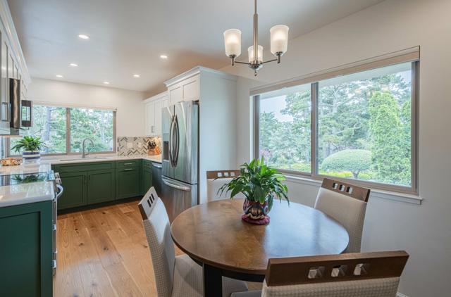 60 Skyline Crest Drive, Monterey CA: https://media.crmls.org/mediaz/b6e0db2d-620c-4521-b1d5-a976d233feed.jpg