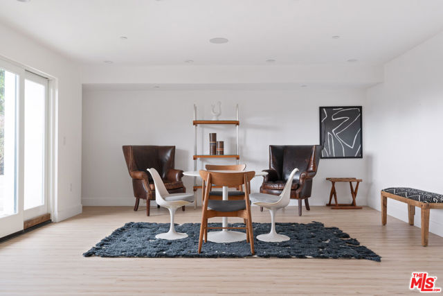 2514 Berkeley Avenue, Los Angeles CA: https://media.crmls.org/mediaz/b6e0ea9b-1b15-4fb3-9474-d7d8bb149f32.jpg