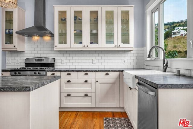 8181 Gould Avenue, Los Angeles CA: https://media.crmls.org/mediaz/b6e1d500-ba34-48bd-8503-5d586221a16a.jpg