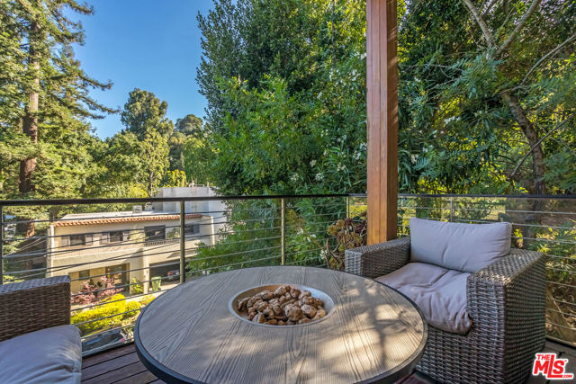 8783 Lookout Mountain Avenue, Los Angeles CA: https://media.crmls.org/mediaz/b6e2dacc-7828-4987-8f2e-c173e66f1eff.jpg