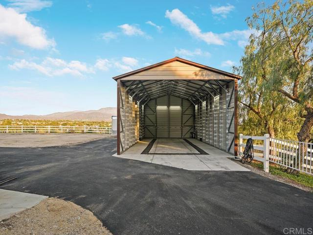 31755 Rancho Vista Road, Temecula CA: https://media.crmls.org/mediaz/b6e2f934-86dd-47af-be3d-43fa4f3b7e46.jpg