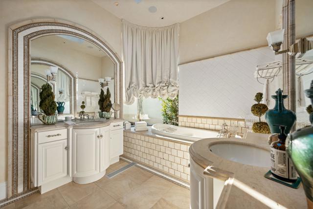 79235 Tom Fazio N Lane, La Quinta CA: https://media.crmls.org/mediaz/b6e33caf-5316-4754-93db-45d8972ae9a5.jpg