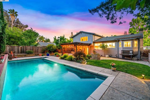 868 Madeira Dr, Pleasanton CA: https://media.crmls.org/mediaz/b6e3ede9-8820-47fc-9526-7d949ea92119.jpg