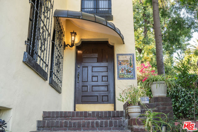 6655 Emmet Terrace, Los Angeles CA: https://media.crmls.org/mediaz/b6e40766-83db-4f1b-bbaa-add7e62c02e8.jpg