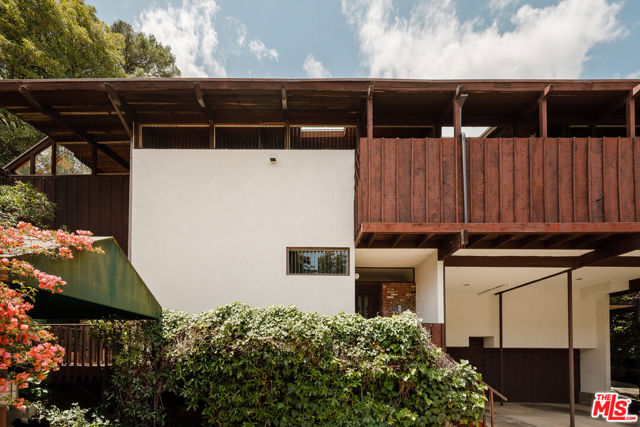 10412 Hebron Lane, Los Angeles CA: https://media.crmls.org/mediaz/b6e407fa-eadd-4db5-82cf-003104a4963a.jpg