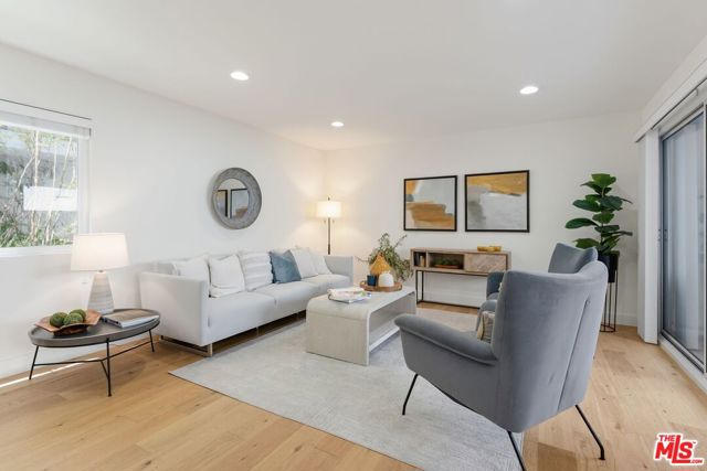 446 San Vicente Boulevard, 106 photo 9