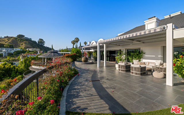 1601 Bel Air Road, Los Angeles CA: https://media.crmls.org/mediaz/b6e4c41b-da15-41f4-bde7-b47e4b3f9950.jpg