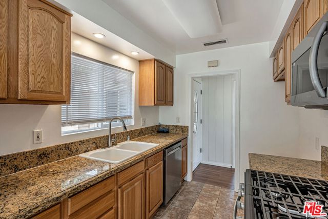 22125 Costanso Street, Woodland Hills CA: https://media.crmls.org/mediaz/b6e533a7-4e7a-4869-a162-7d0ad828332d.jpg