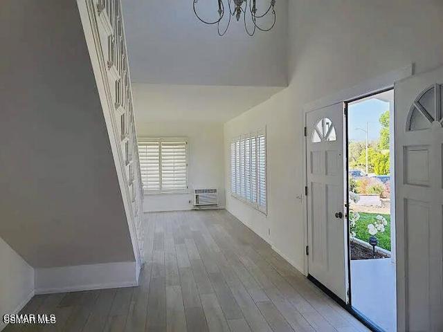 1574 Norwich Avenue, Thousand Oaks CA: https://media.crmls.org/mediaz/b6e57902-7d29-414a-8f36-9e6322c9c16c.jpg
