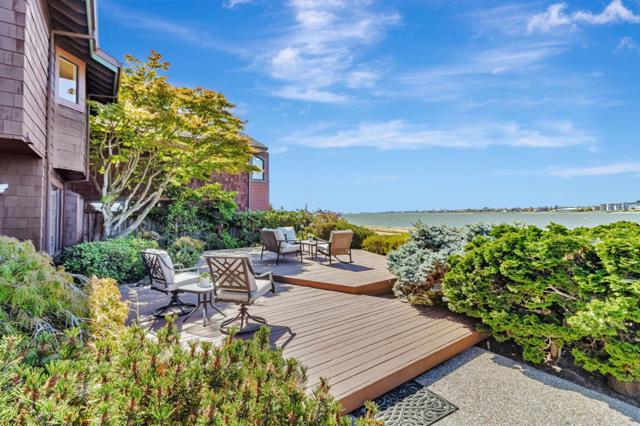 2959 Sea View Parkway, Alameda CA: https://media.crmls.org/mediaz/b6e6607f-dd65-4096-a31e-7f38ce8e385a.jpg