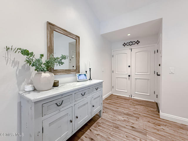 751 Muirfield Avenue, Simi Valley CA: https://media.crmls.org/mediaz/b6e66abf-8a00-4a4c-9a8f-6797ac7e547f.jpg