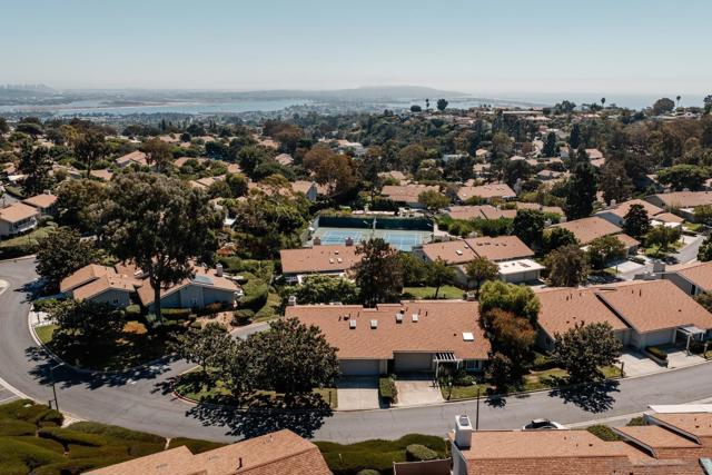 2163 Caminito Circulo Norte, La Jolla CA: https://media.crmls.org/mediaz/b6e6a747-cb10-4f5c-941d-77ddd521e4e6.jpg