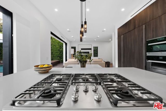 1609 N Stanley Avenue, Los Angeles CA: https://media.crmls.org/mediaz/b6e6d91e-04b3-4186-85e9-9a724189e993.jpg