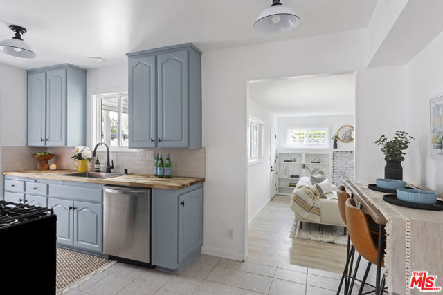 21109 Longworth Avenue, Lakewood CA: https://media.crmls.org/mediaz/b6e7110b-2cb3-42db-936f-cb0b7ab5caa8.jpg