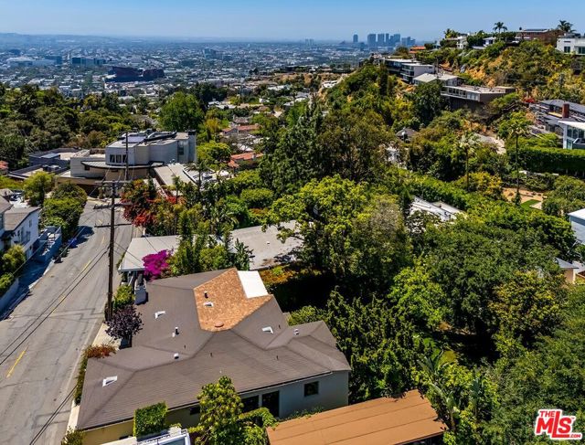 1591 Sunset Plaza Drive, Los Angeles CA: https://media.crmls.org/mediaz/b6e74f0f-c8cb-4828-b48b-74ddc1ffd34c.jpg
