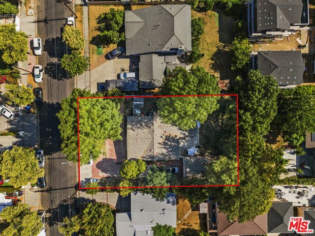 7412 Jamieson Avenue, Reseda CA: https://media.crmls.org/mediaz/b6e8002f-26fa-4836-8ee5-c92dc2e91acb.jpg