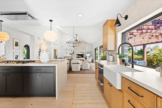 1170 Rancho Encinitas Dr, Encinitas CA: https://media.crmls.org/mediaz/b6e88550-08df-4217-9cc6-e3f0cffb9a2e.jpg