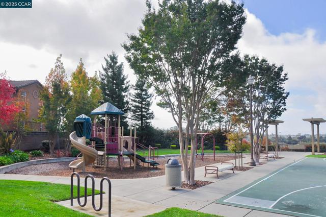 7809 Caracena Ct, Vallejo CA: https://media.crmls.org/mediaz/b6e885a2-0e17-46b4-a485-6a5431a9d5d4.jpg