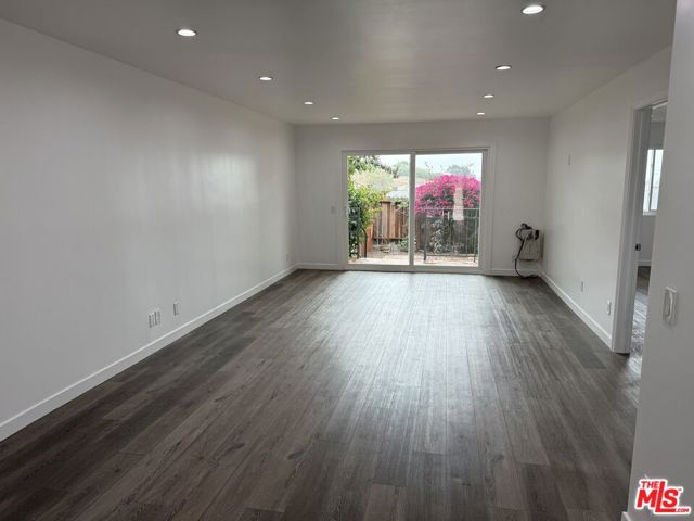 6471 Kanan Dume Road, Malibu CA: https://media.crmls.org/mediaz/b6e8a43a-d6f4-400b-bcab-e268a8a3ade3.jpg