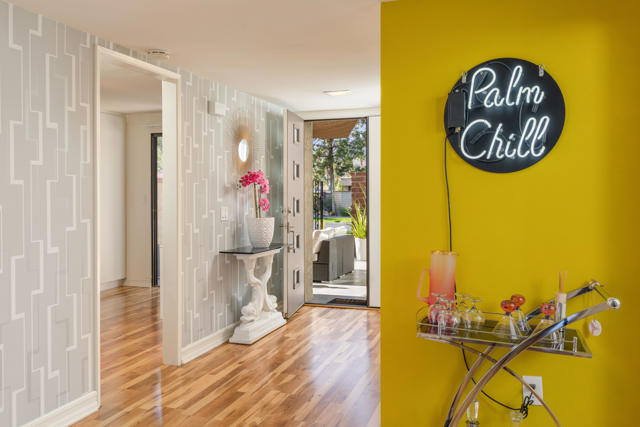 2910 Calle Loreto, Palm Springs CA: https://media.crmls.org/mediaz/b6e8daef-a337-4b4f-9cfa-a3071a646e98.jpg