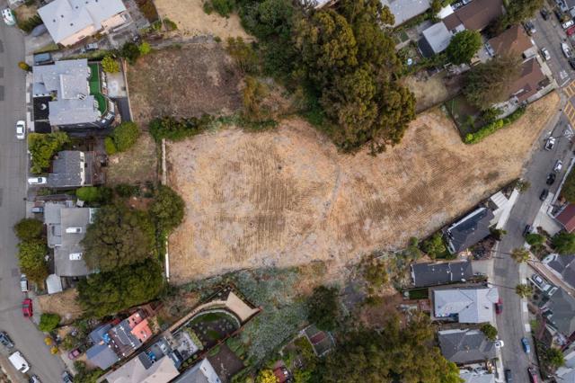2950 Cumberland Way, Oakland CA: https://media.crmls.org/mediaz/b6e8e4e3-de19-4b19-87ef-0ebee44d3876.jpg