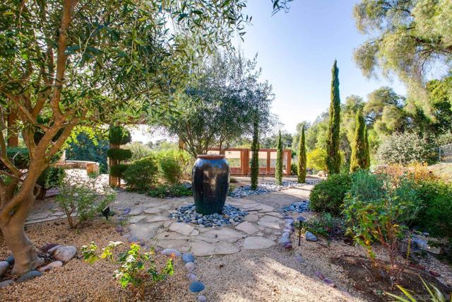 2610 Sunset Hills, Escondido CA: https://media.crmls.org/mediaz/b6e94469-1dc0-4b5b-8d1e-cfc968e91687.jpg
