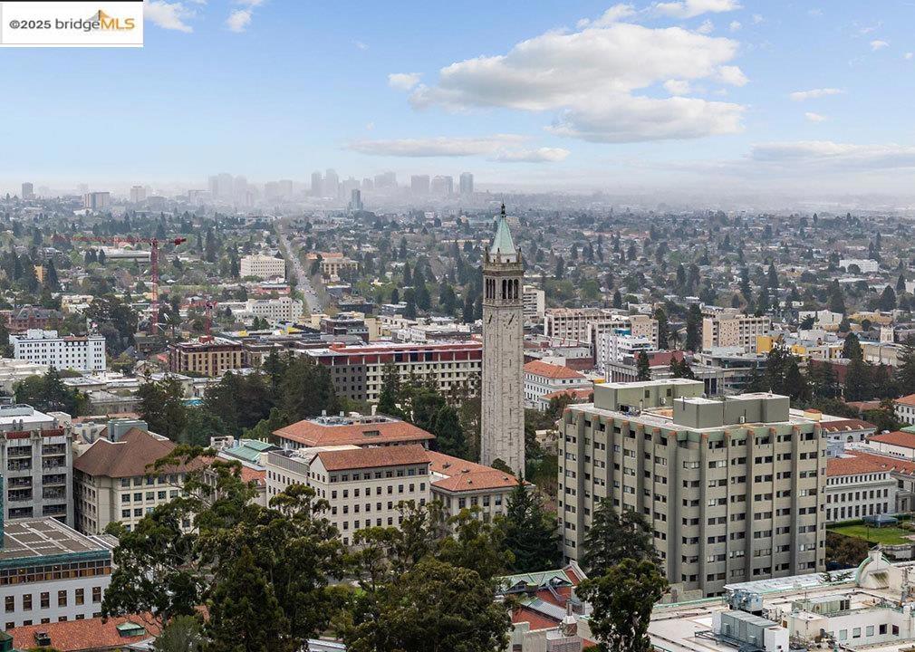 https://media.crmls.org/mediaz/b6e971ac-d91a-498b-b04a-438d67b0a864.jpg?preset=X-Large