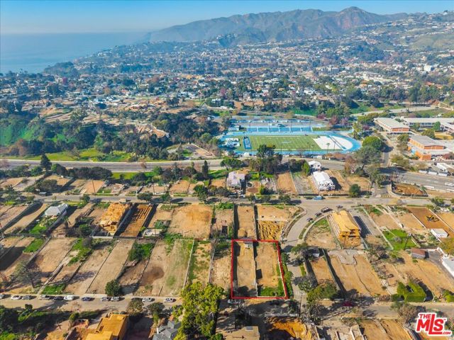 15516 Bowdoin Street, Pacific Palisades CA: https://media.crmls.org/mediaz/b6ea92f9-de2d-4311-b98f-4d4832598972.jpg