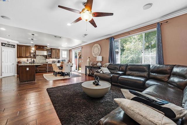 6232 Murdock Way, San Ramon CA: https://media.crmls.org/mediaz/b6eb2df3-900c-4c69-acae-4d6a3aeea593.jpg