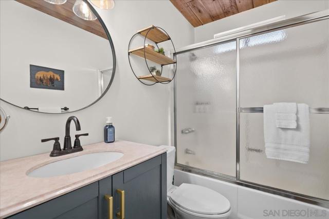 43734 Yosemite Drive, Big Bear CA: https://media.crmls.org/mediaz/b6eb3b13-3b11-47d8-a55e-a26d3db15290.jpg