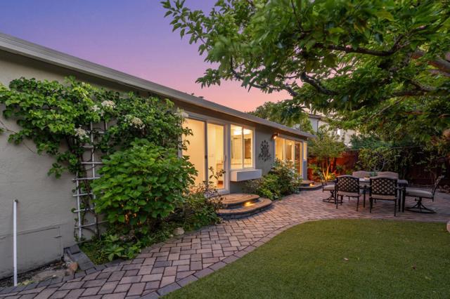 321 Beach Park Boulevard, Foster City CA: https://media.crmls.org/mediaz/b6ebc05a-b701-41e3-87bc-125f5fccf3ae.jpg