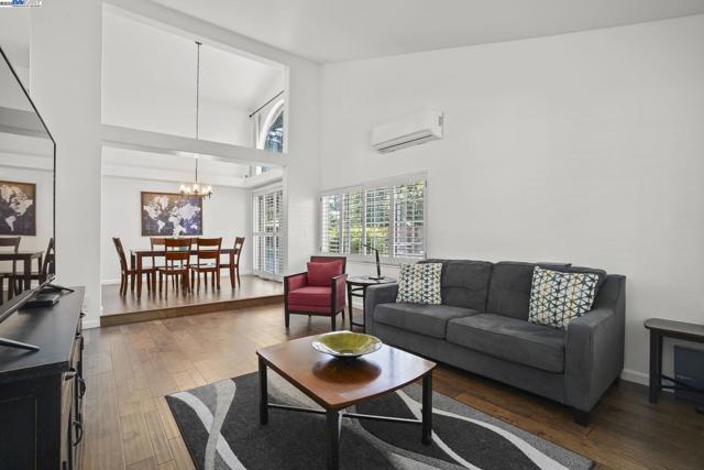 1021 Knightwood Ct, Walnut Creek CA: https://media.crmls.org/mediaz/b6ec30a0-3d88-488f-a03b-1e2086a5726b.jpg