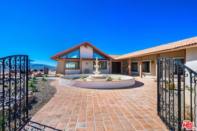57387 San Juan Road, Yucca Valley CA: https://media.crmls.org/mediaz/b6ec846b-8231-4917-9773-ecf8f7e30fc1.jpg