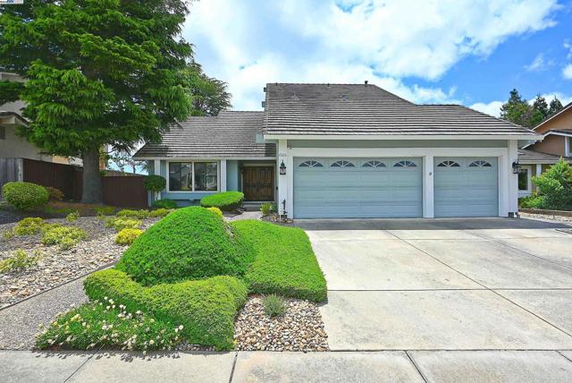 6525 Bellhurst Ln, Castro Valley CA: https://media.crmls.org/mediaz/b6ecc36e-06f1-45f7-a395-4c0446f13d9a.jpg